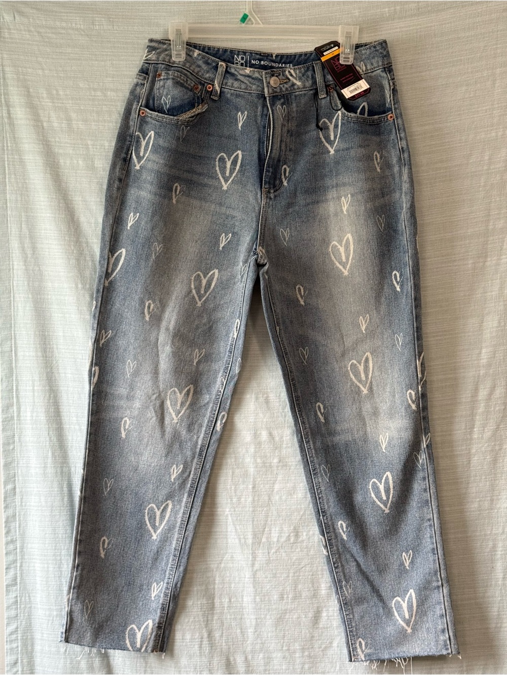 No Boundaries Women's Denim Straight Leg Jeans with White Heart Print
